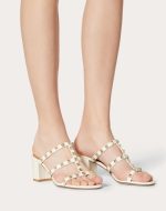 ROCKSTUD CALFSKIN LEATHER SLIDE SANDAL 60 MM - Image 2